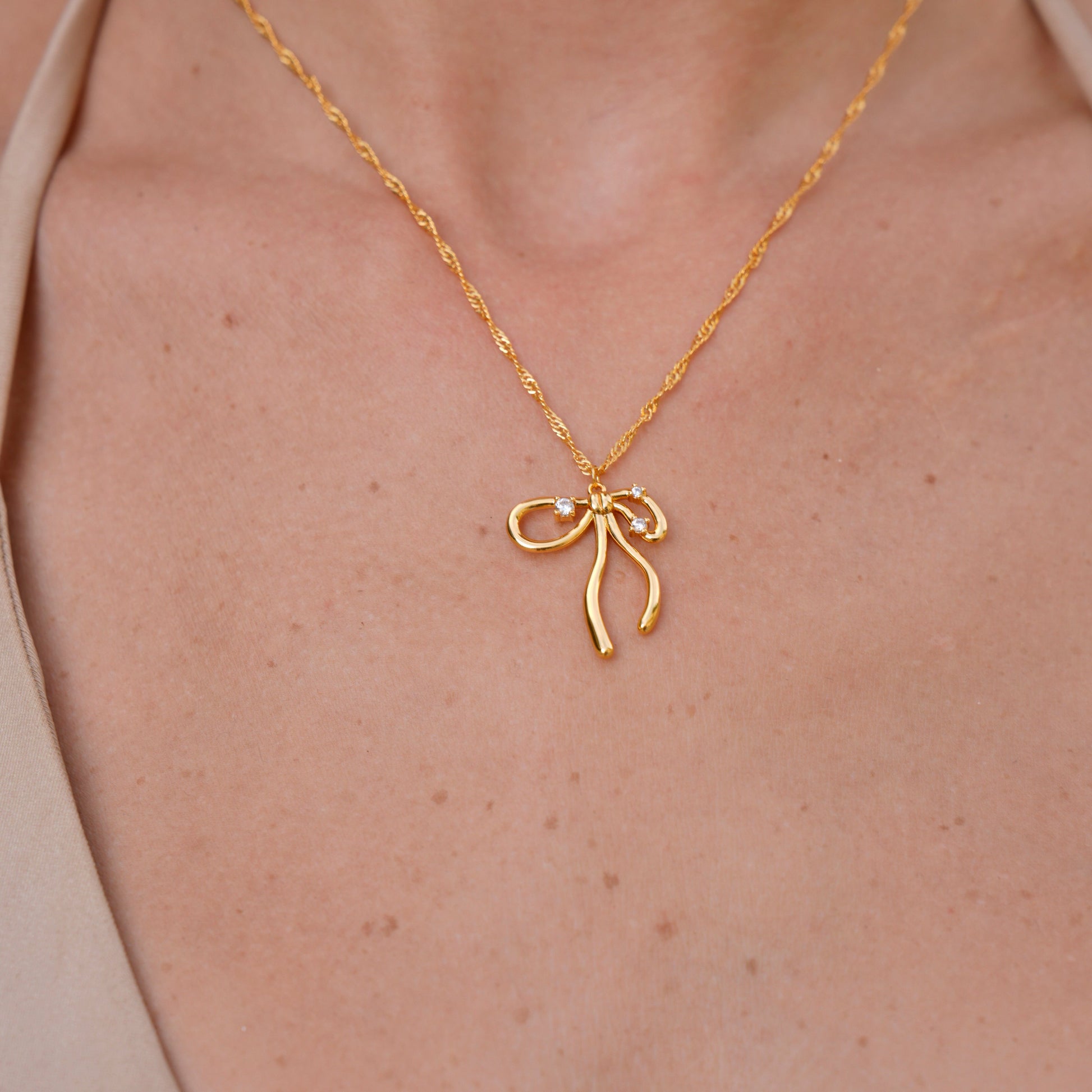 Aine Bow Necklace-4